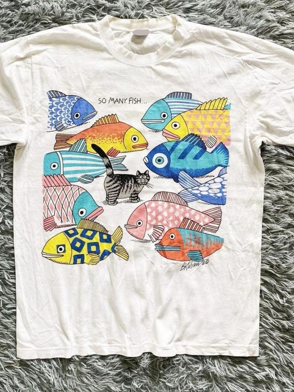 So Many Fish Colorful features Fat Cat Graphic Tee - White